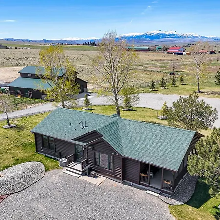 Serene Yellowstone Country Retreat With Deck And Views